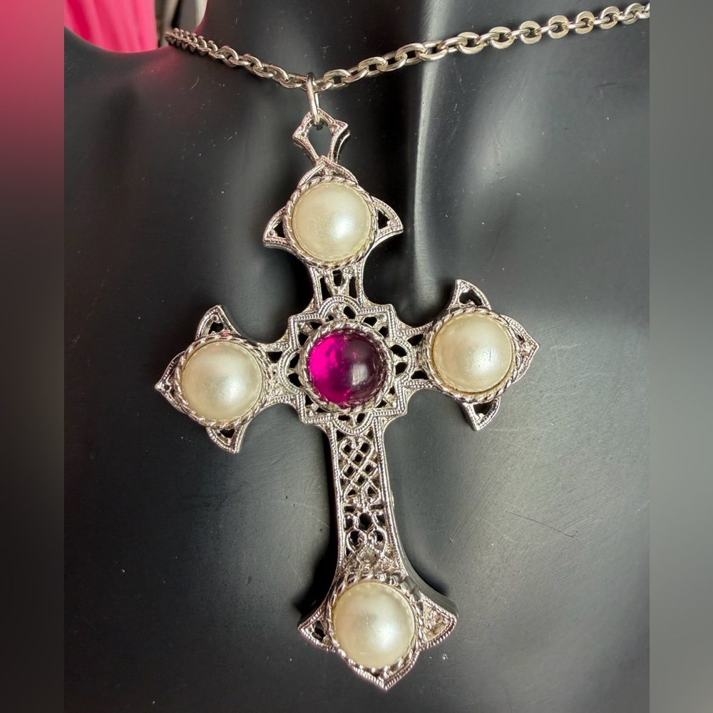 Sarah Coventry Silver tone Cross Necklace